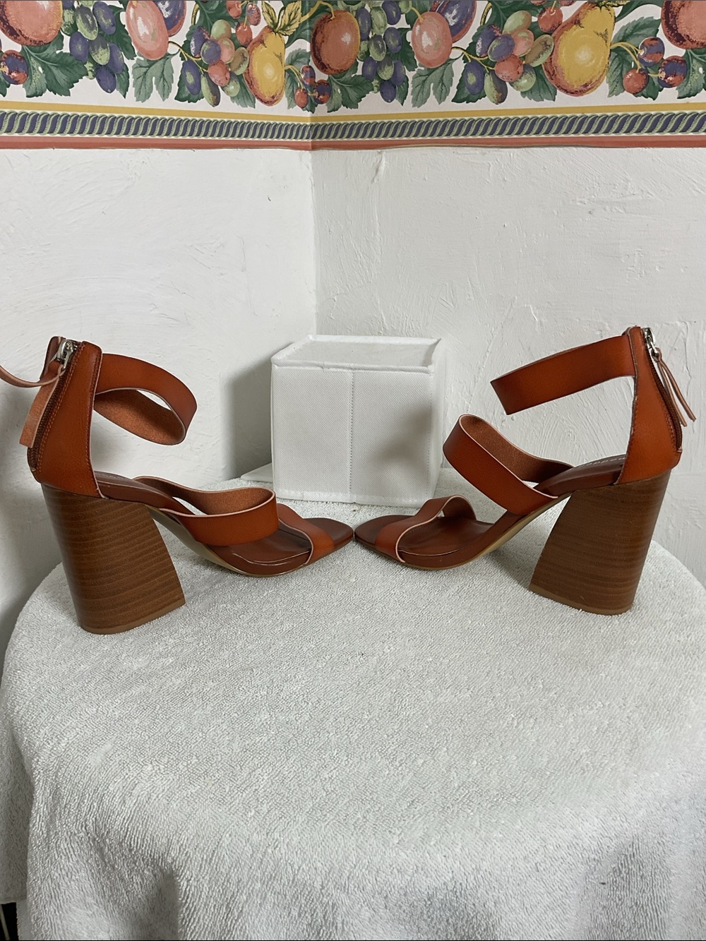 Madden Girl Clyde Cognac Tan Strappy Stacked Block Heel Sandals Size 9.5M - Picture 6 of 12